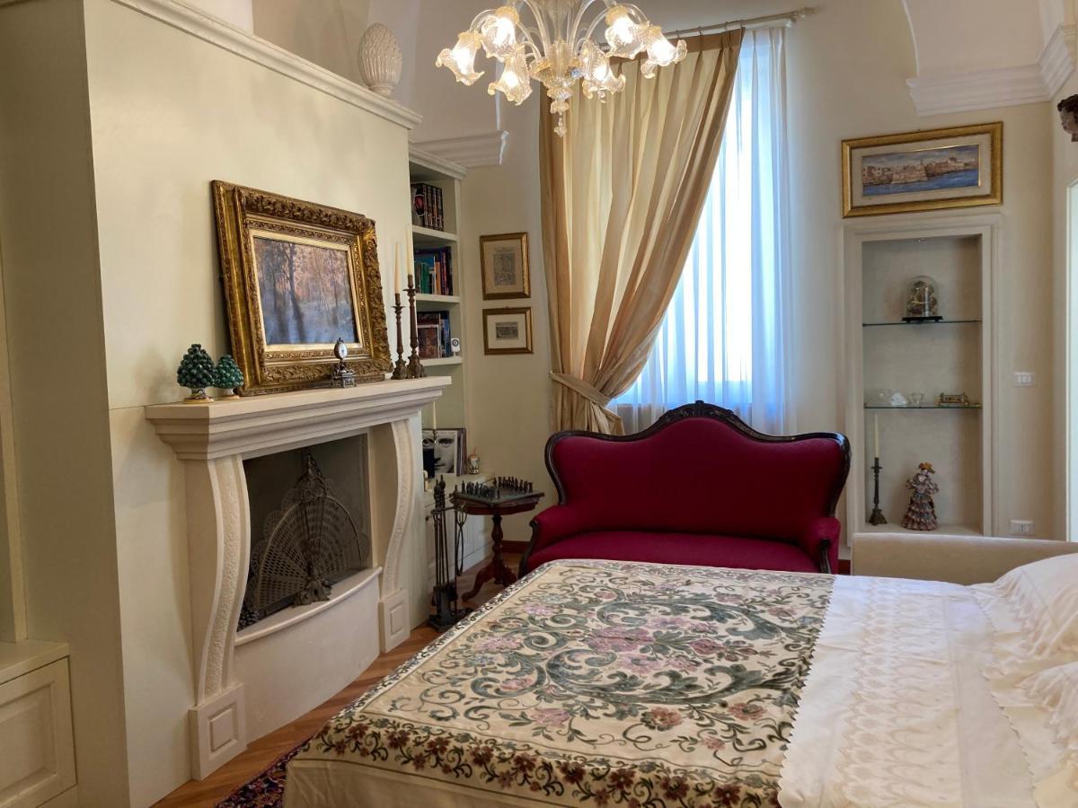 B&B Ai Due Santi Lecce Exterior foto
